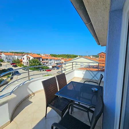 Nina شقة